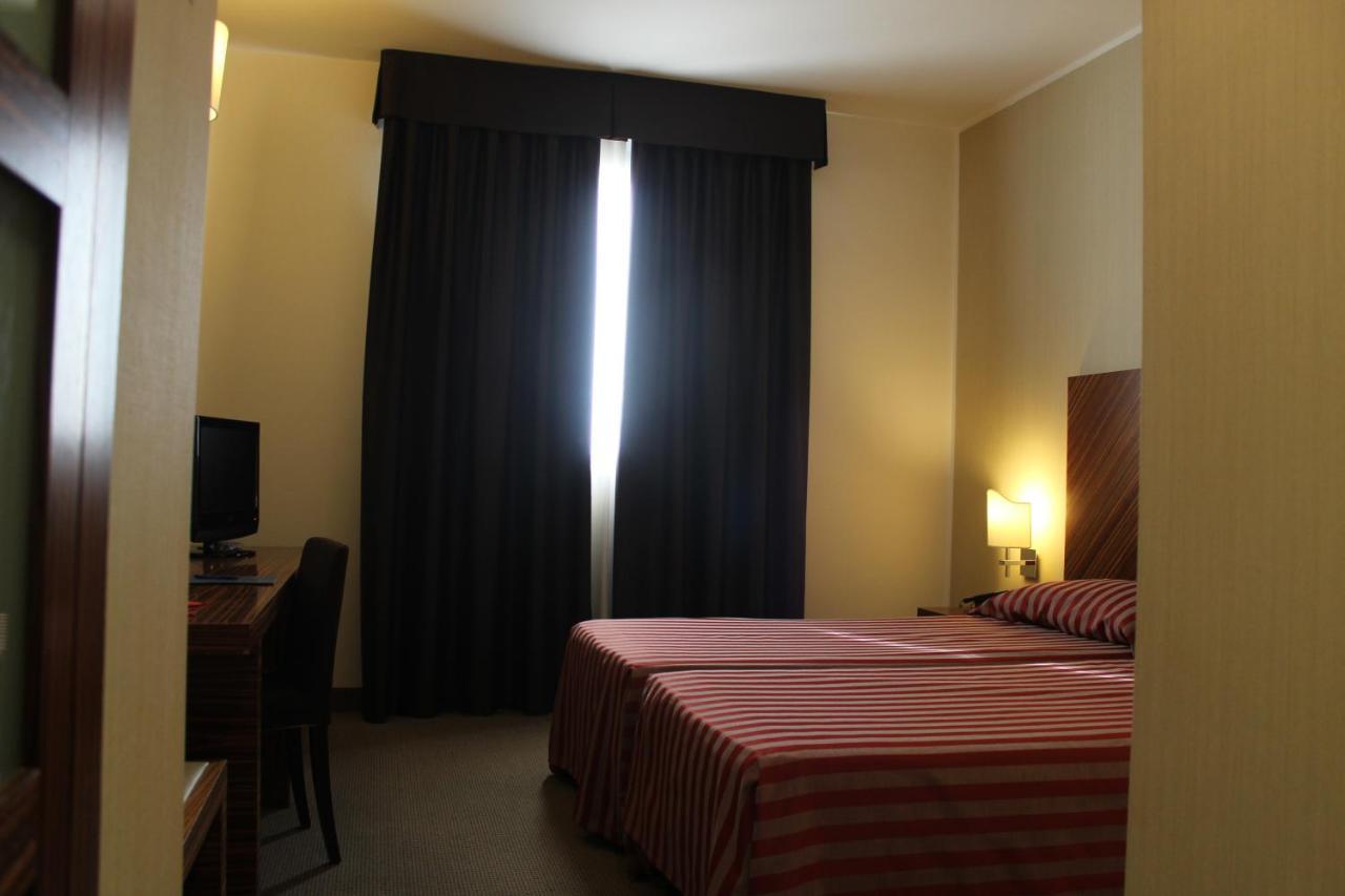 Mh Hotel Piacenza Fiera Exterior photo