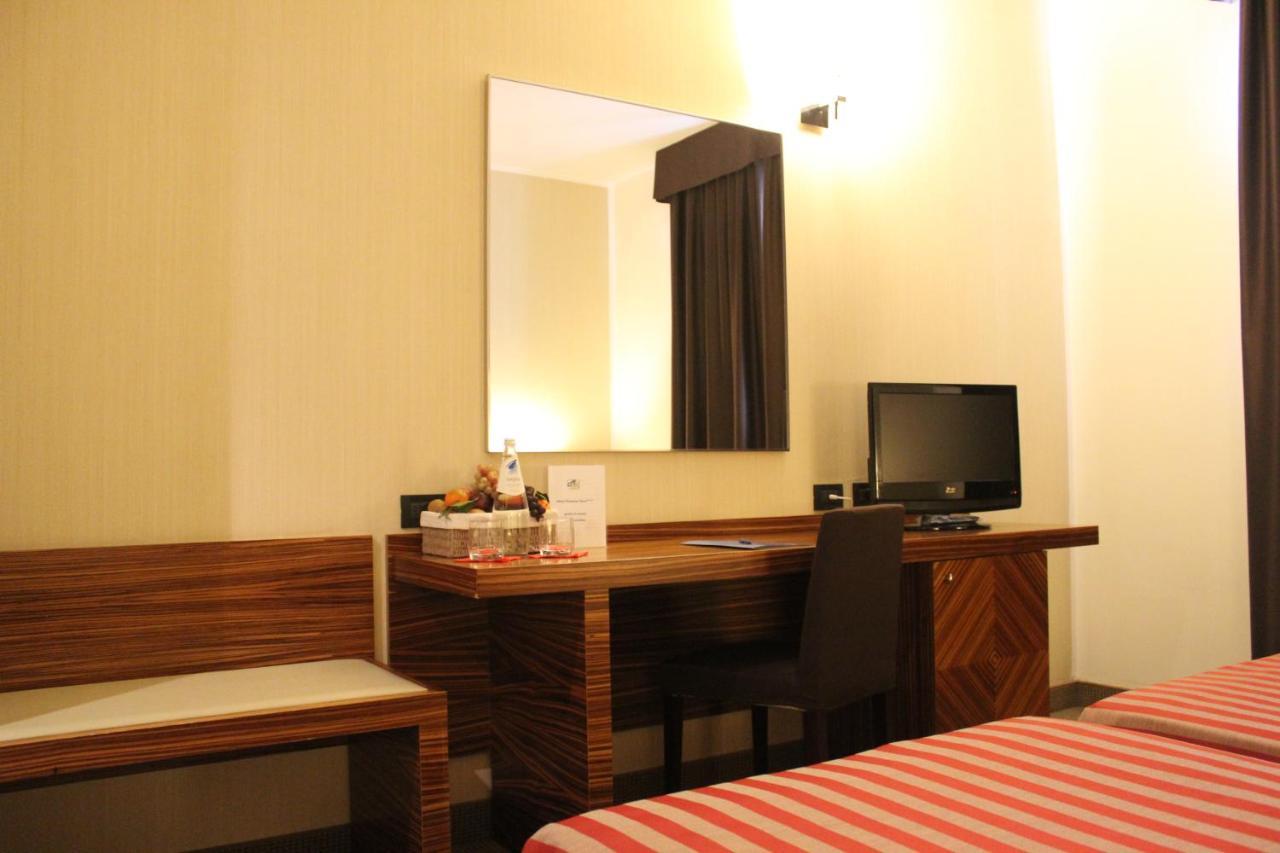 Mh Hotel Piacenza Fiera Exterior photo