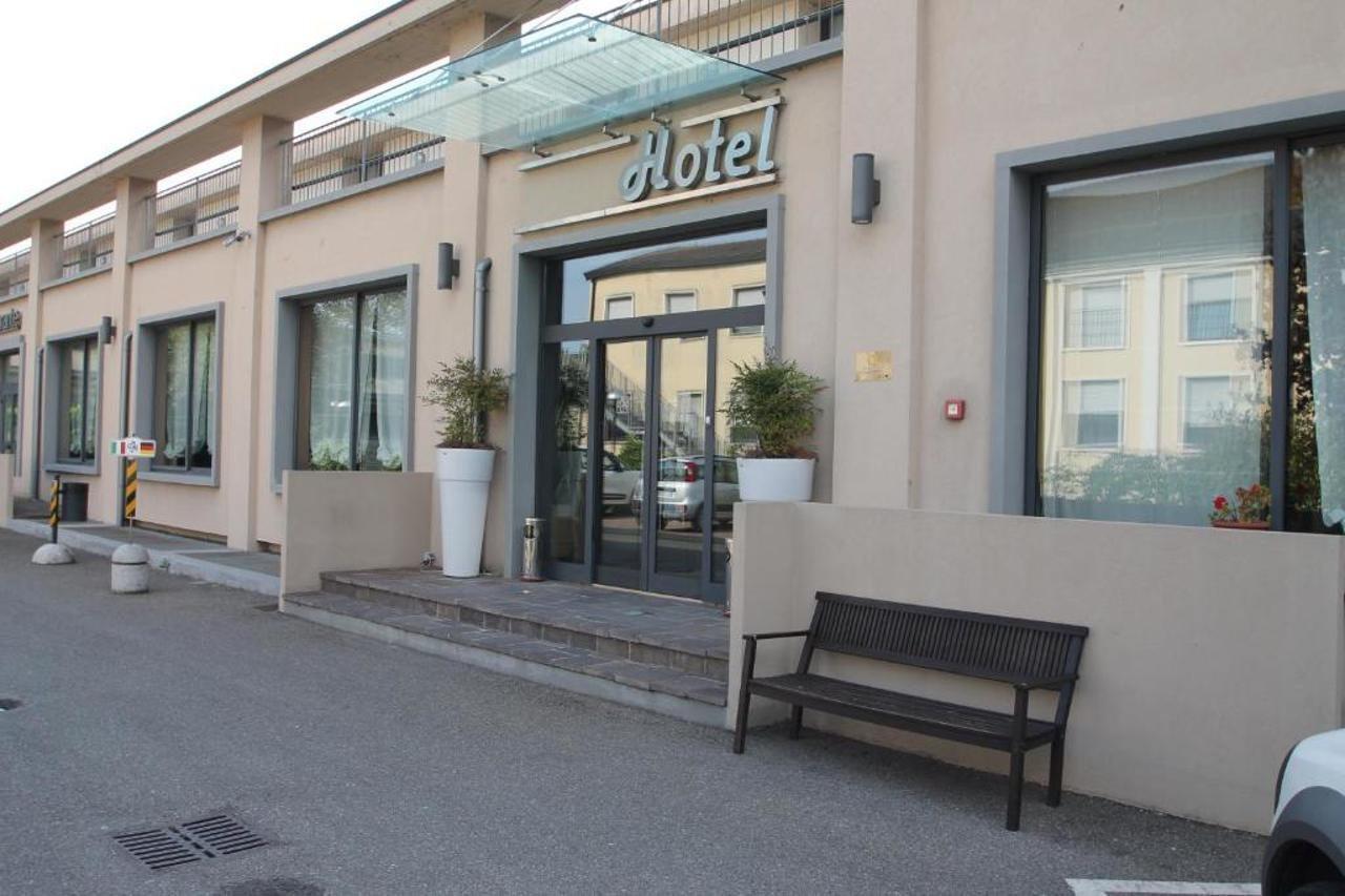 Mh Hotel Piacenza Fiera Exterior photo