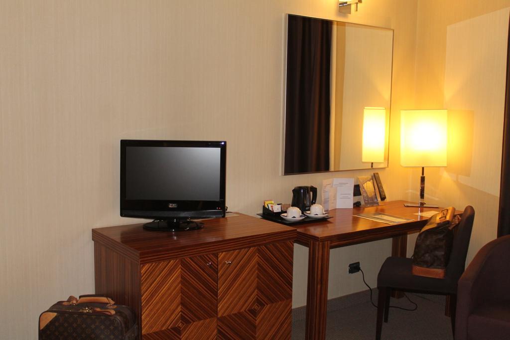 Mh Hotel Piacenza Fiera Exterior photo